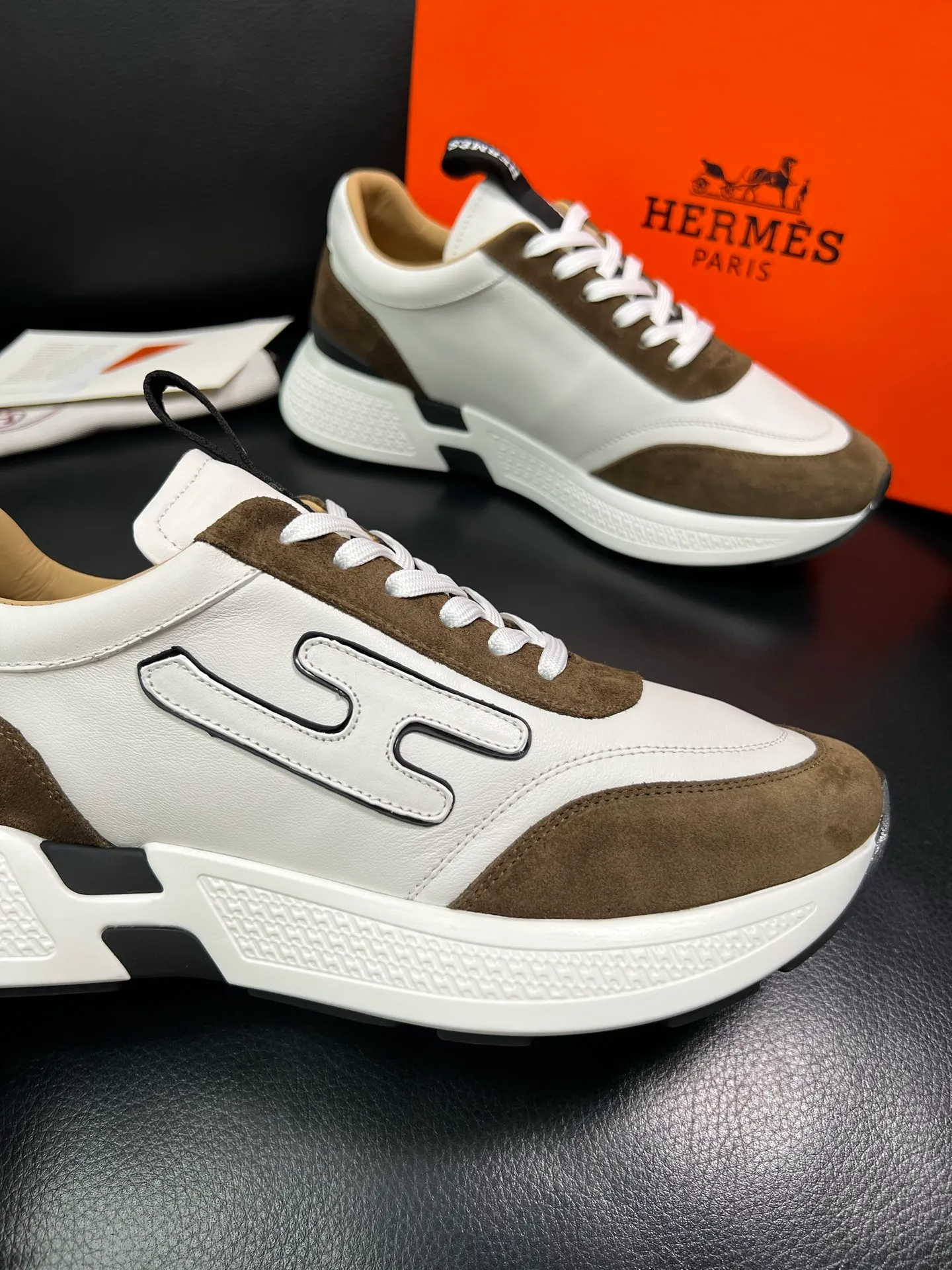 Men's men's shoes 💰840 Hermes top purchasing Hermes counter synchronization, original factory configuration, original cowhide fabric imported from Italy, high-quality splicing technology, fully imported water-dyed cowhide lining, soles: original factory special soles are super comfortable, original factory and single goods are high quality, welcome to compare and synchronize with counters, code number 39-44 (customized 38 45) 85863